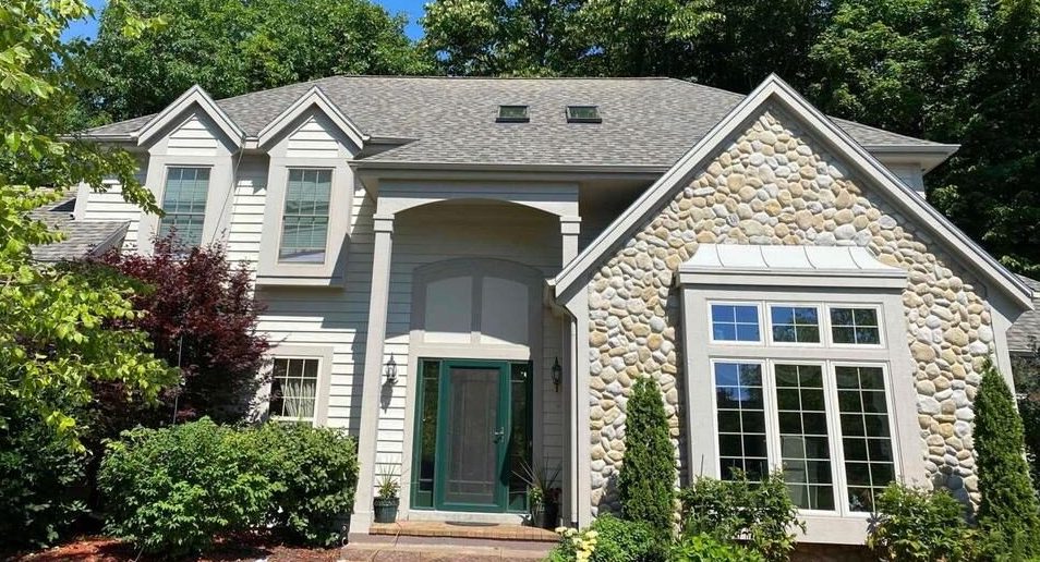 Home in Kenosha WI, with a new asphalt shingle roof